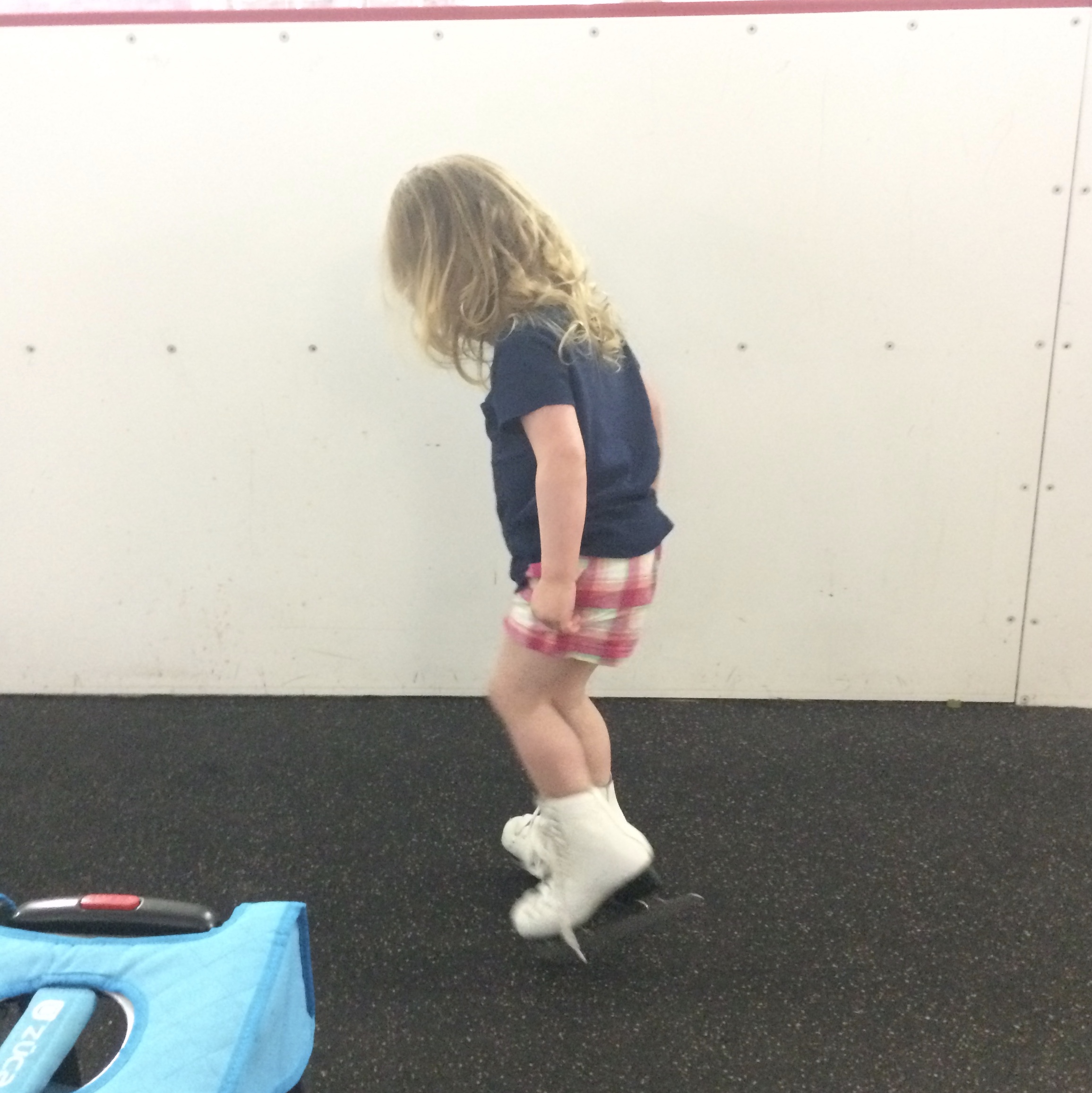 TinyTot tries on too big skates